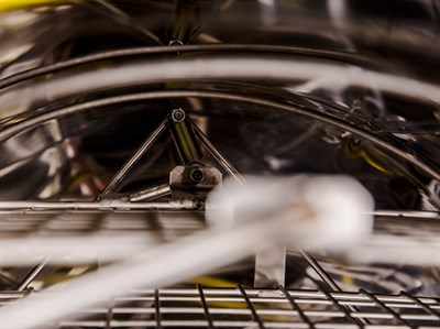 Медогонка 3-х рамочная ручная поворотная, из нержавейки корзина и кран. - фото 4965